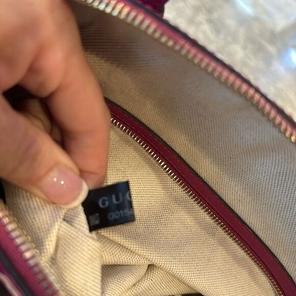 👜 Vintage Gucci Microguccissima Fuchsia Leather Bag – Gold Hardware, Y2K Chic - Picture 9 of 10